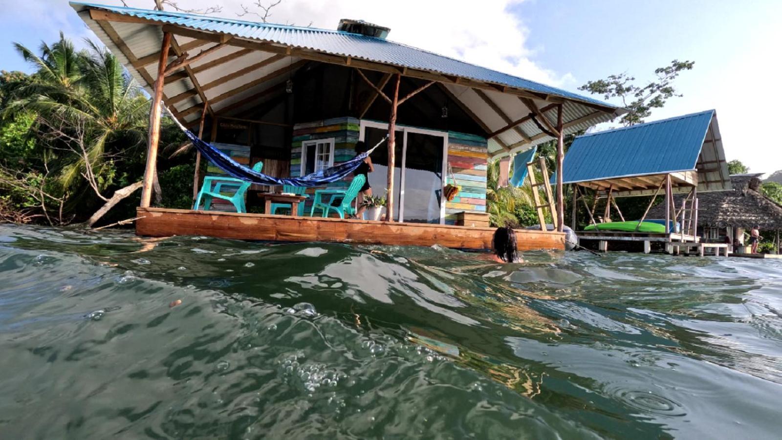 El Toucan Loco Floating Lodges Tierra Oscura Exterior photo